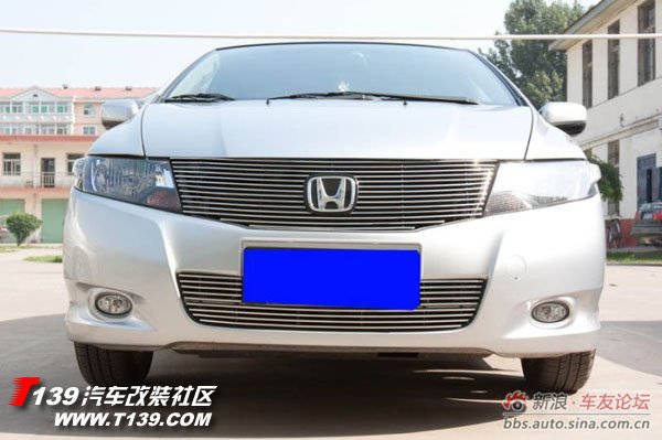 蓝宝的vw250低音炮就安装在尾箱里面高清图片